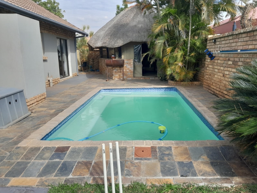 4 Bedroom Property for Sale in Waterval East North West